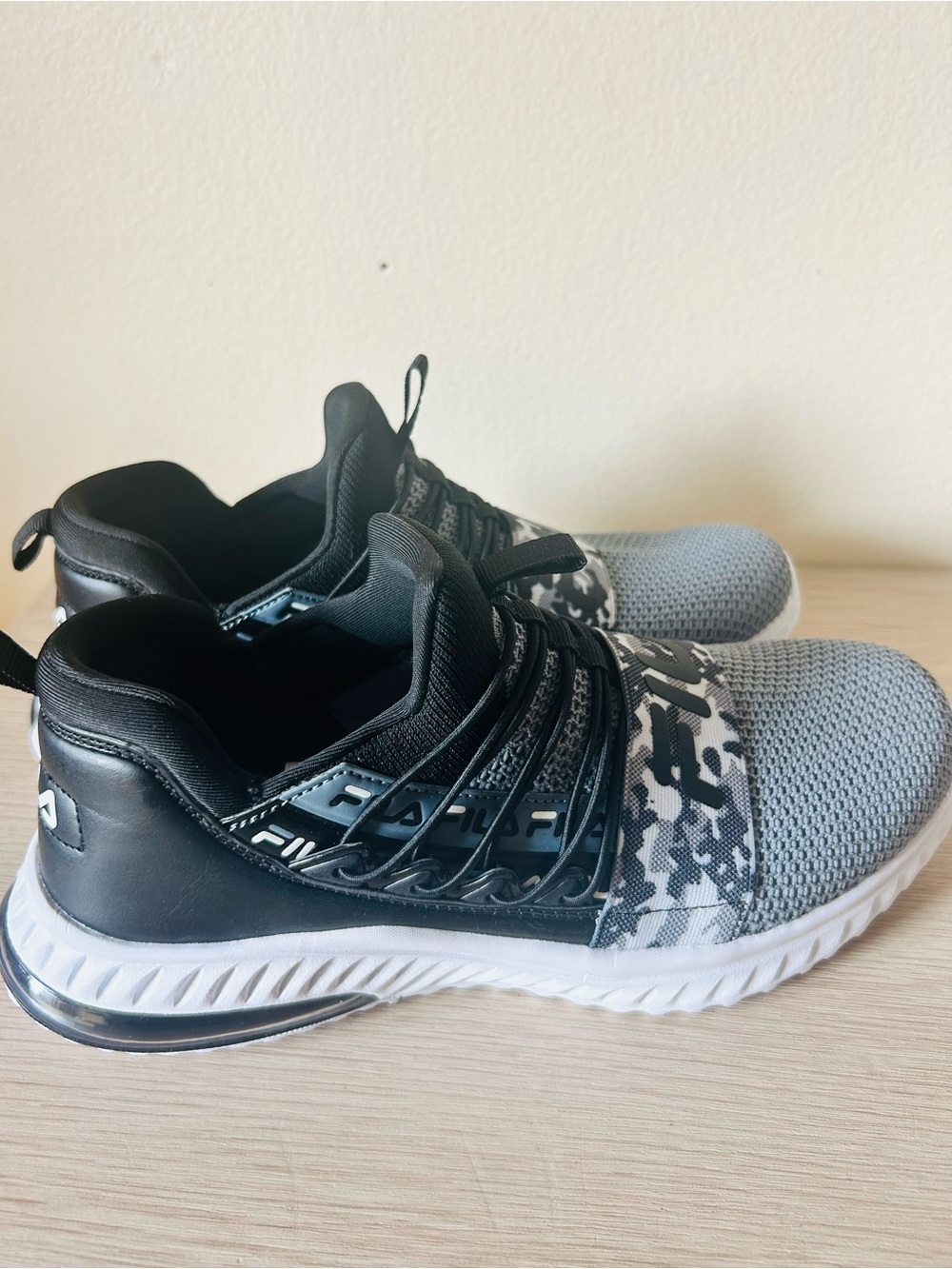 Boys fila white and Black Athletic Sneakers NWT size 6